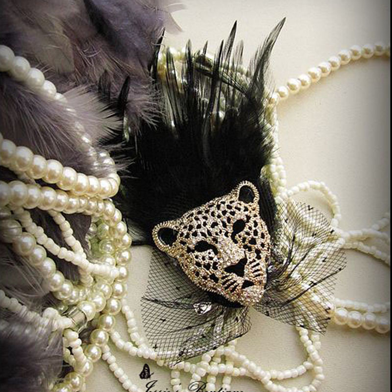 Luxusná brošňa v tvare veľkého kryštálového leoparda