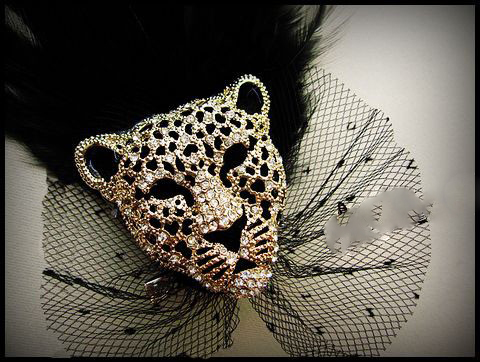 Luxusná brošňa v tvare veľkého kryštálového leoparda