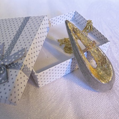 Tessie ručne vyrobený náhrdelník - Zlatý betón