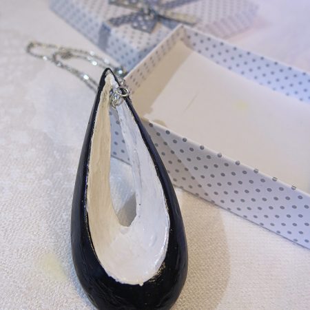 Ručne vyrobený náhrdelník Tessie - black & white