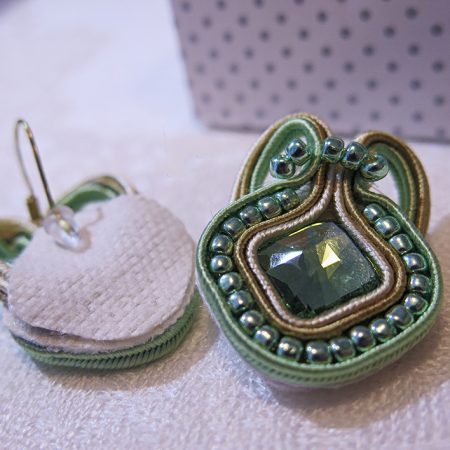 Ručne vyrobené sujtáš náušnice Tessie - Emerald