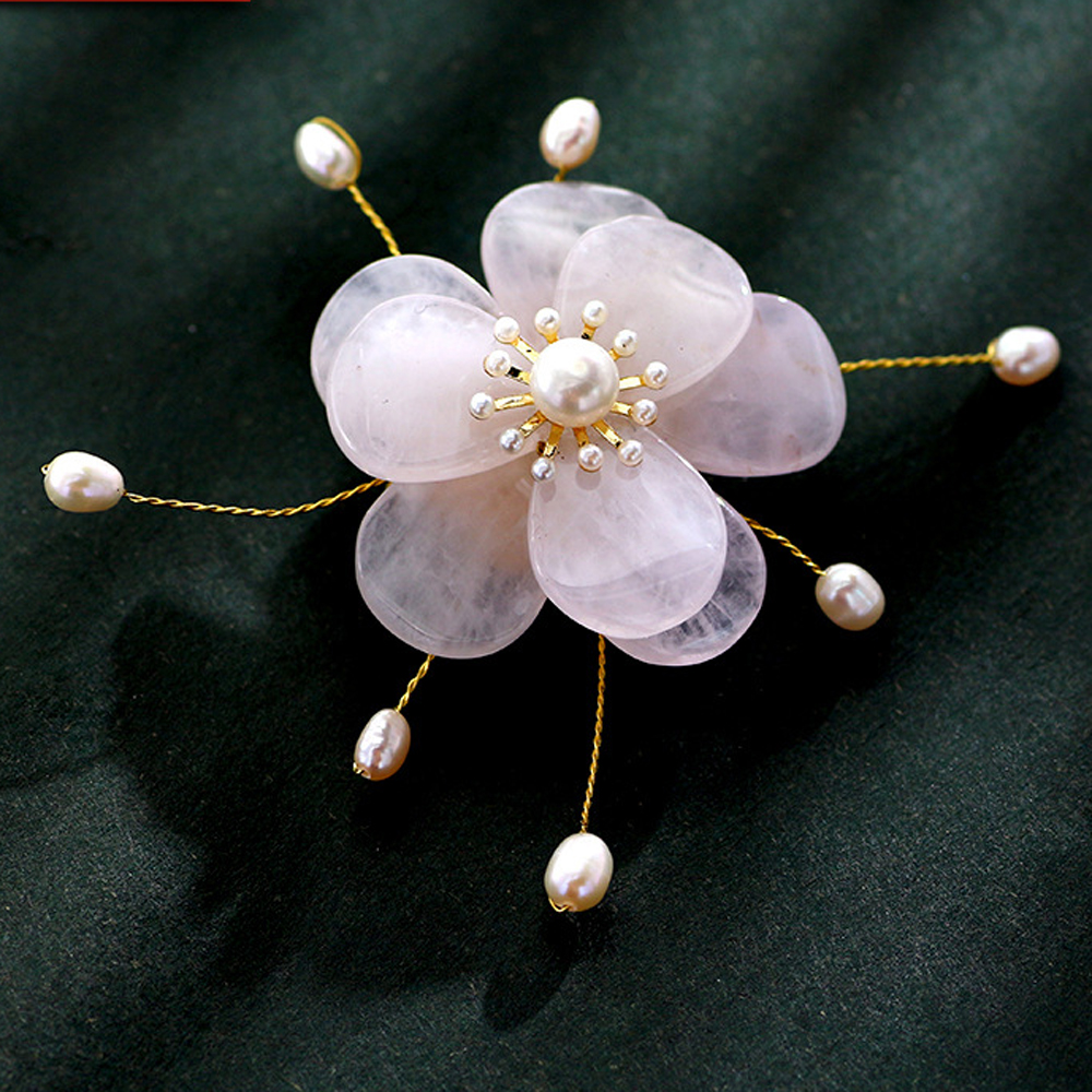 Zlatá brošňa flower s perlami