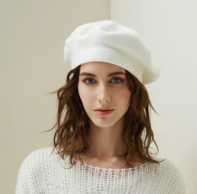 Elegantná dámska baretka z bavlny a vlny v rôznych farbách
