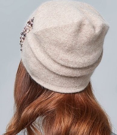 Kvalitná dámska vlnená čiapka s kryštálikmi vo viacerých farbách
