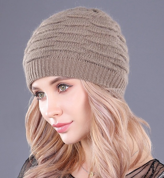 Kvalitná dámska čiapka z bavlny vo viacerých farbách
