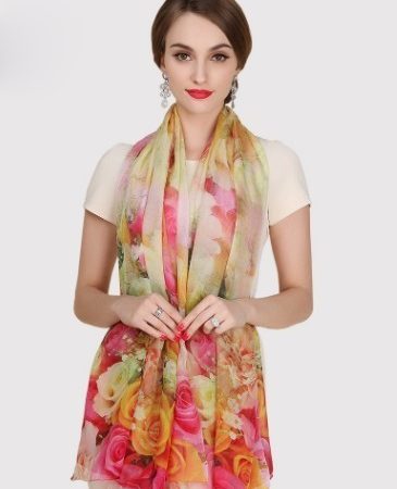 Veľký elegantný šál zo 100% hodvábu sa farebnými kvetinami