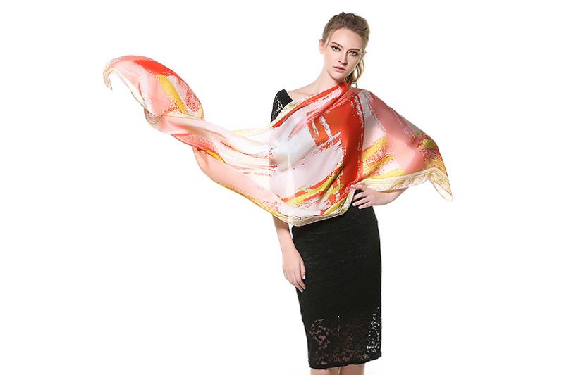 Elegantný dámsky hodvábny šál v modernom dizajne3
