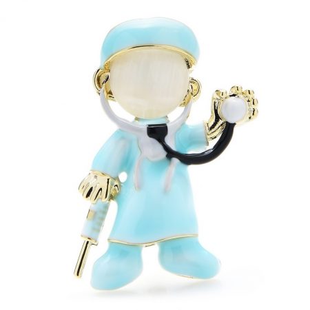 Prepracovaná smaltovaná brošňa v podobe vyšetrujúceho doktora v modrej farbe