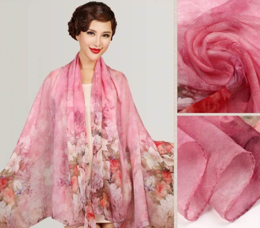 Veľký elegantný šál zo 100% hodvábu s farebnými ružami, 180 x 110 mm
