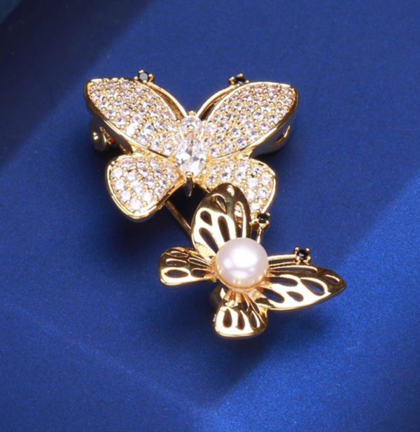 Brošňa v tvare roztomilých motýlikov s kryštálikmi