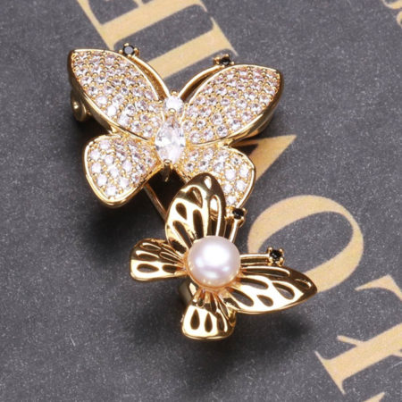 Brošňa v tvare roztomilých motýlikov s kryštálikmi