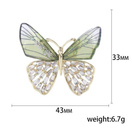 Prepracovaná brošňa v tvare motýľa so zelenými krídlami
