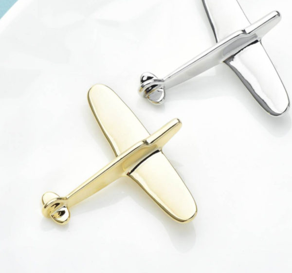 Luxusná jednoduchá brošňa v podobe zlatého lietadla
