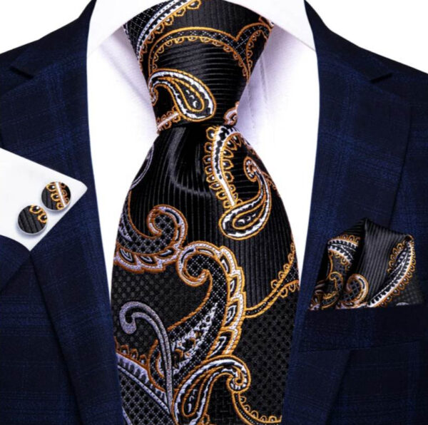 Hodvábna kravatová sada s manžetami a vreckovkou so zlatými ornamentami