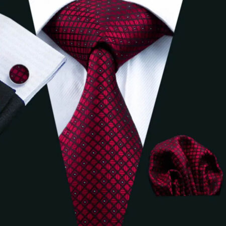 Luxusný kravatový set s červenými štvorčekmi s vreckovkou a manžetami