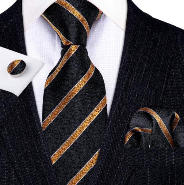 Luxusný kravatový set s zlatými pásmi s vreckovkou a manžetami